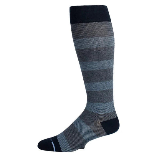 Men’s knee high compression socks with feed stripe rugby pattern
